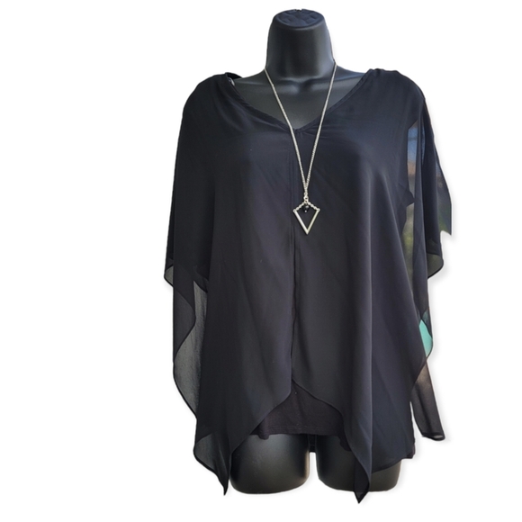 B Design Sheer Blouse V Neckline with Black Tank and Necklace Size Medium - Picture 1 of 4
